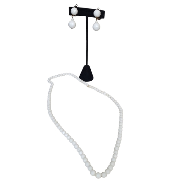 Elegant White Beaded Necklace and Disco Ball Dangle Clip On Earring Set - Picture 1 of 2